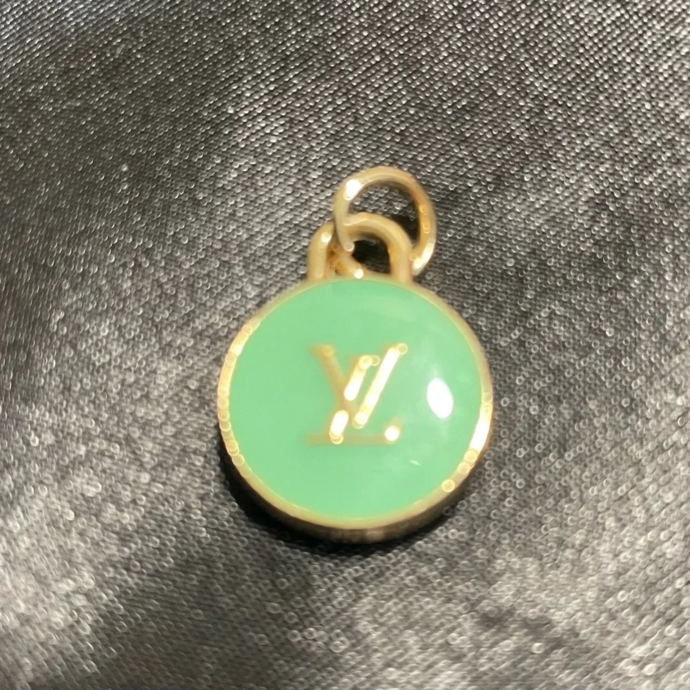 LV Green and Gold Monogram Fashion Pendant - Picture 4 of 4